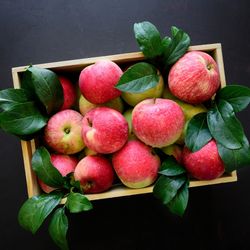 Seasonal sale of fruit